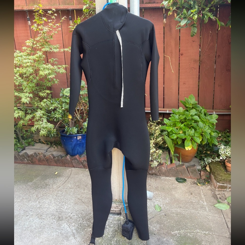 Black Full-Body Wetsuit + Surfboard
